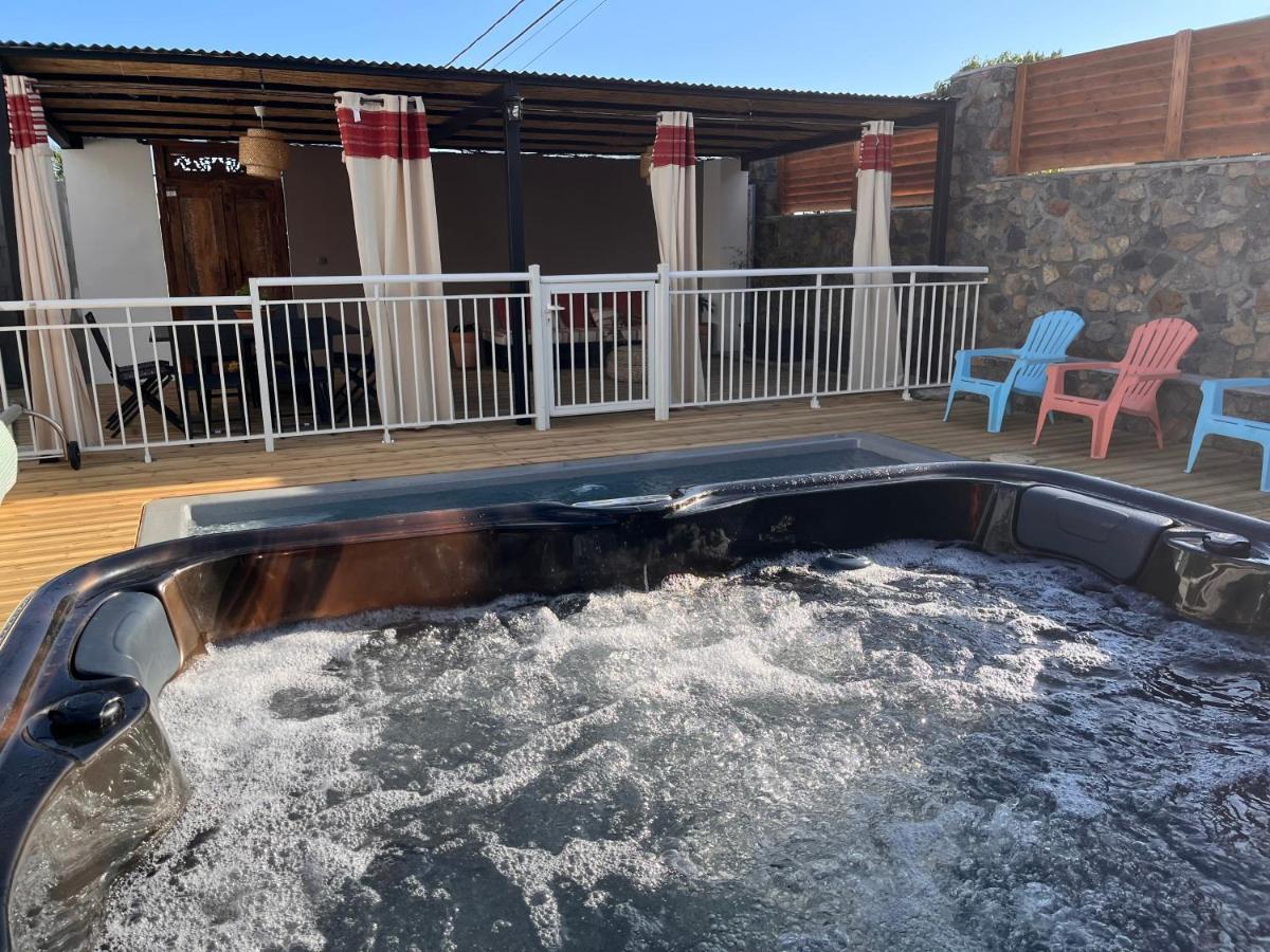 La Casita Creole Villa Avec Piscine Et Jacuzzi Saint-Pierre Kültér fotó